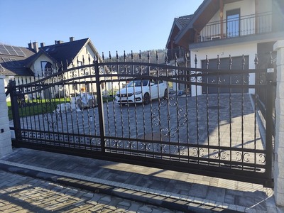 Brama wjazdowa przesuwna z furtką ogrodzeniowa czarna matowa BP 033