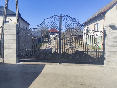 Brama wjazdowa uchylna, dwuskrzydłowa kuta czarna BU 119