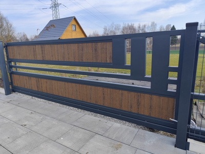 Brama przesuwna nowoczesna z deską kompozytową BP 035