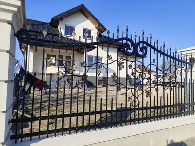 Brama wjazdowa uchylna, kuta, ozdobna BU 115