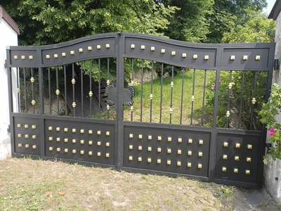 Brama wjazdowa uchylna, kuta, czarna BU 116