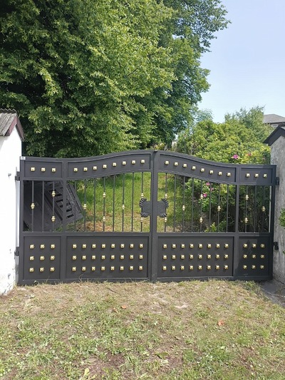 Brama wjazdowa uchylna, kuta, czarna BU 116