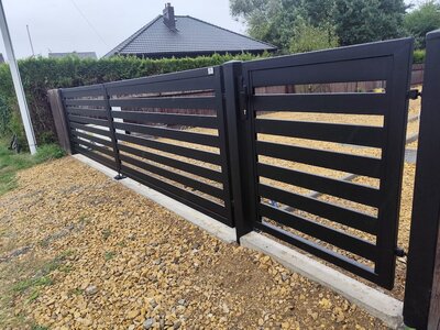 Brama wjazdowa uchylna kuta czarna BU 118