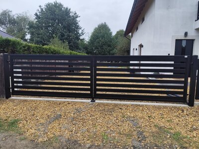 Brama wjazdowa uchylna kuta czarna BU 118