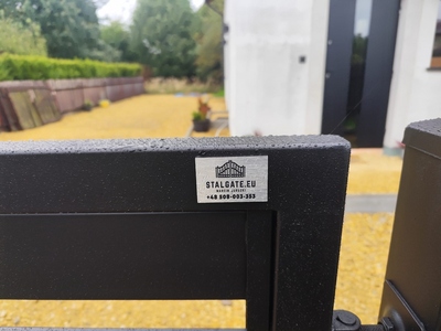 Brama wjazdowa uchylna kuta czarna BU 118