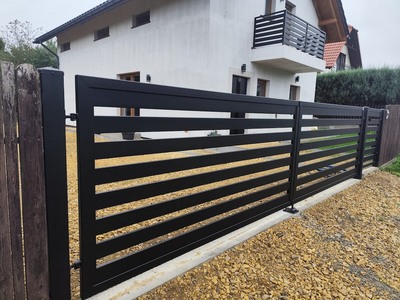 Brama wjazdowa uchylna kuta czarna BU 118