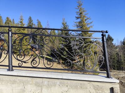 Balustrada zewnętrzna z ornamentami czarna BKZ 098