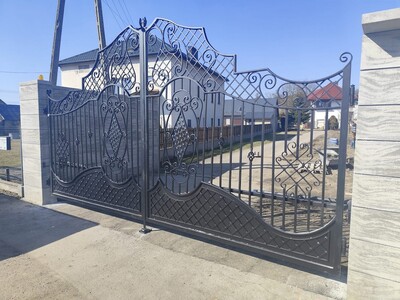 Brama wjazdowa uchylna, dwuskrzydłowa kuta czarna BU 119