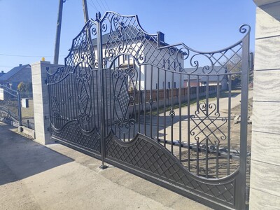 Brama wjazdowa uchylna, dwuskrzydłowa kuta czarna BU 119