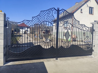 Brama wjazdowa uchylna, dwuskrzydłowa kuta czarna BU 119