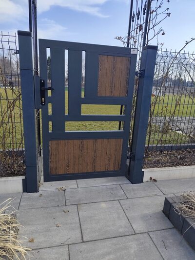 Brama przesuwna nowoczesna z deską kompozytową BP 035