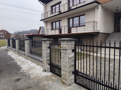 Brama uchylna dwuskrzydłowa kuta – czarna BU 120