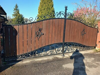 Brama uchylna kuta drewniano-metalowa BU 121