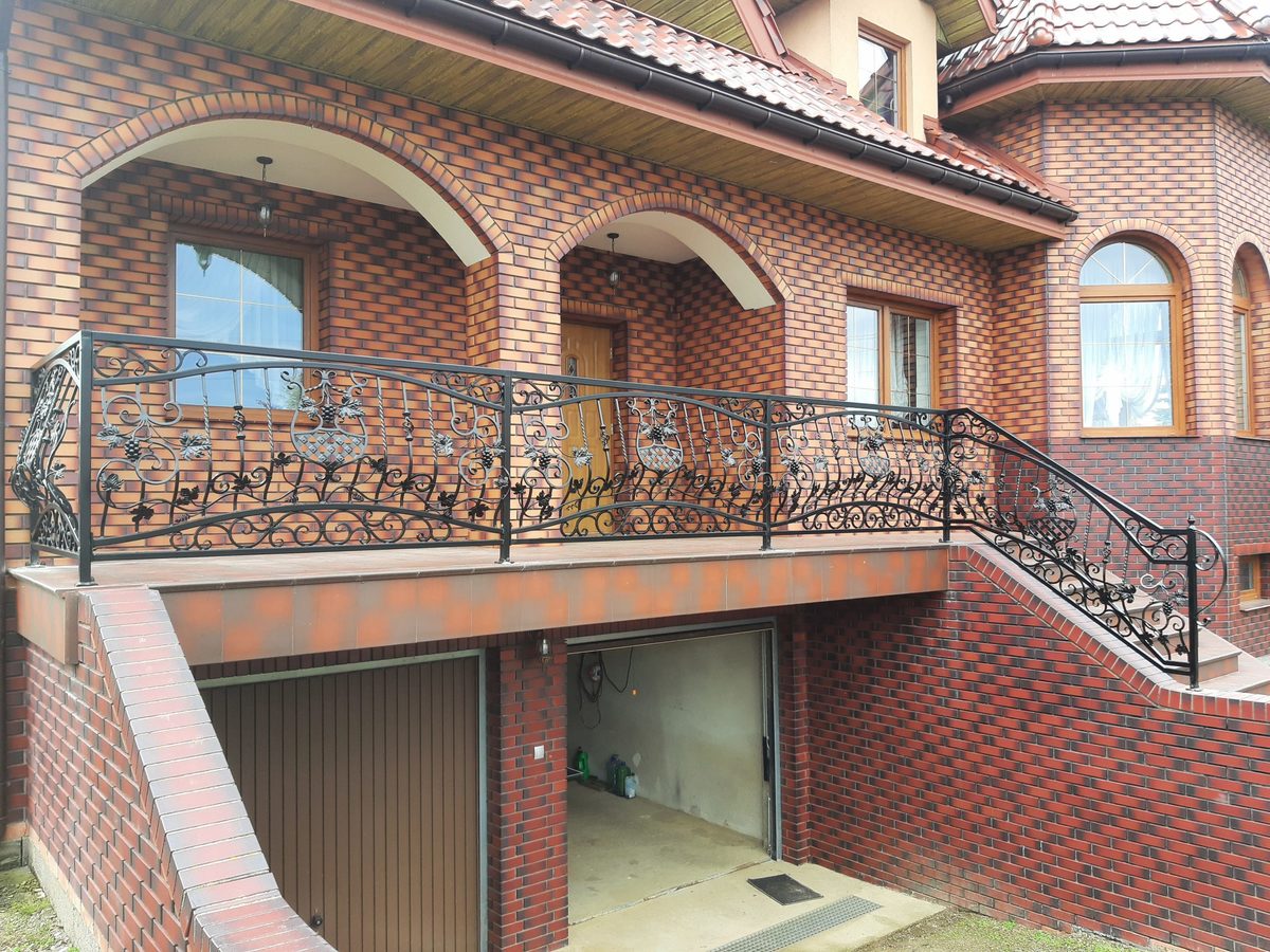 Balustrada kuta zewnętrzna ze zdobieniem
