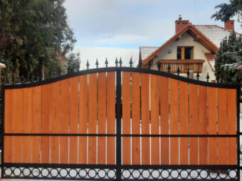 Brama uchylna kuto-drewniana BU 086