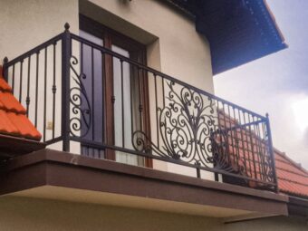 Balustrada balkonowa kuta z&nbsp;prętu 12×12 BKZ 074