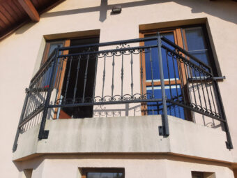 Piękna balustrada balkonowa zewnętrzna BKZ 077