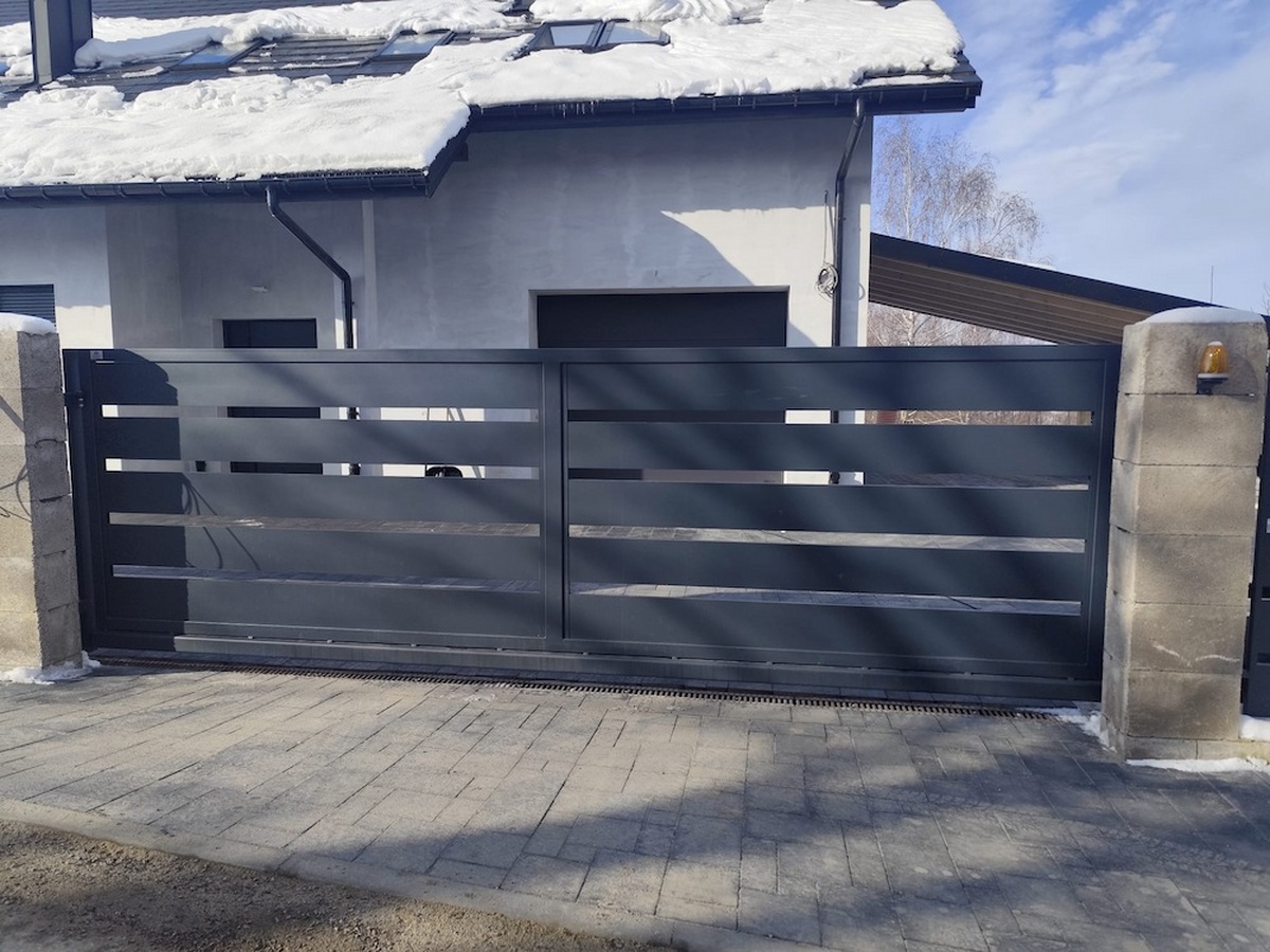 Nowoczesna brama przesuwna wykonana przez Stal-Gate