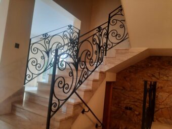 Balustrady metalowe kute wewnętrzne