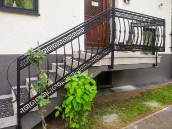 Nowoczesna balustrada kuta zewnętrzna BKZ 066