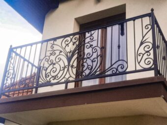 Balustrada balkonowa kuta z&nbsp;prętu 12×12 BKZ 074