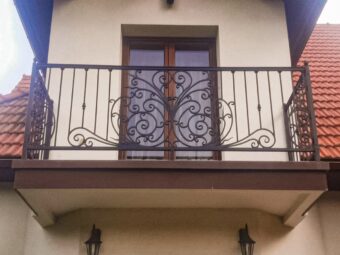 Balustrada balkonowa kuta z&nbsp;prętu 12×12 BKZ 074