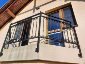 Piękna balustrada balkonowa zewnętrzna BKZ 077