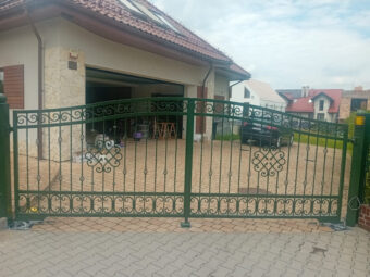 Brama wjazdowa dwuskrzydłowa, uchylna, klasyczna BU 111