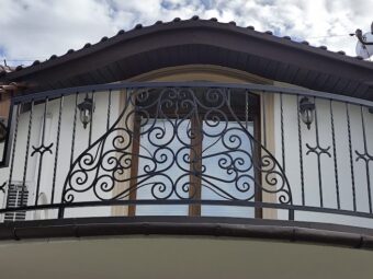 Balustrada zewnętrzna balkonowa ze&nbsp;zdobieniami BKZ 085