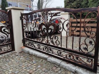 Ogrodzenie kute z&nbsp;ornamentami OK 061
